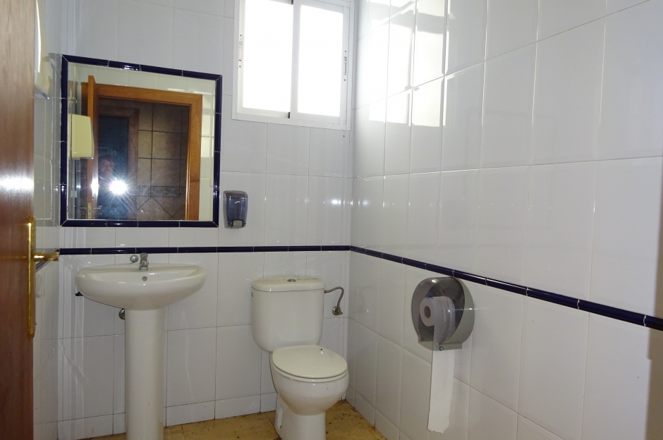Disabled persons toilet